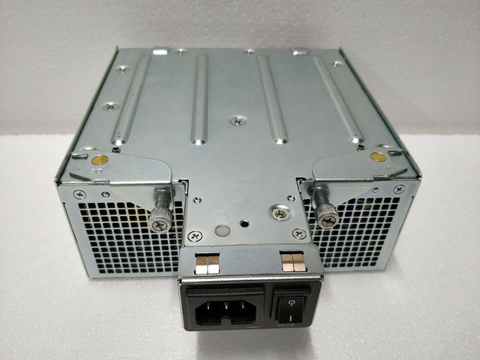 Inserisca il CA 100/240V Cisco 3925/3945 dell'alimentazione elettrica del server di CA con potere sopra Ethernet