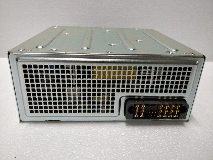 Inserisca il CA 100/240V Cisco 3925/3945 dell'alimentazione elettrica del server di CA con potere sopra Ethernet